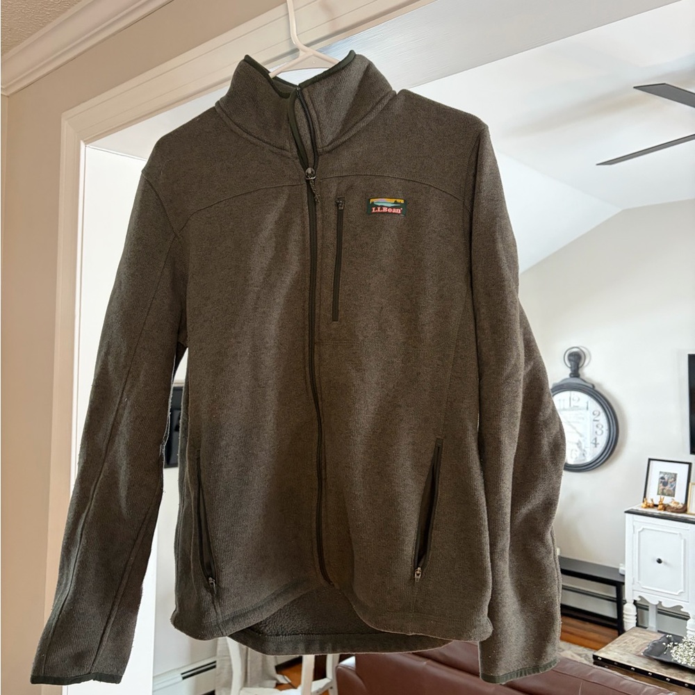 L.L. Bean Men's zip up slightly fitted S Reg great condition